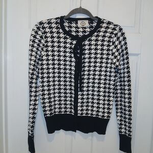 Elegant Black and White Houndstooth Cardigan